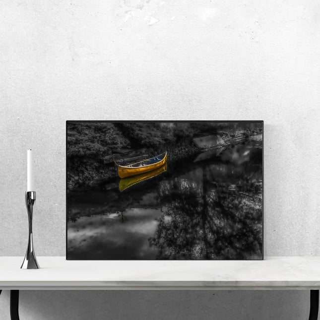 Toile murale représentant un canoë jaune serein
