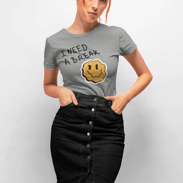 T-shirt sculpté « J'ai besoin d'une pause » 