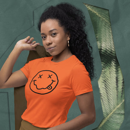 T-shirt sculpté avec un visage souriant 
