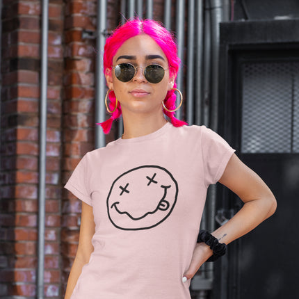 T-shirt sculpté avec un visage souriant 